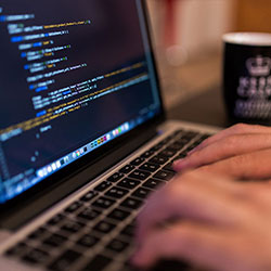 吃瓜入口这次的视频不靠夸张，反而将真实感推到极致